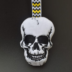 Skull Stuffie snap tab 4x4