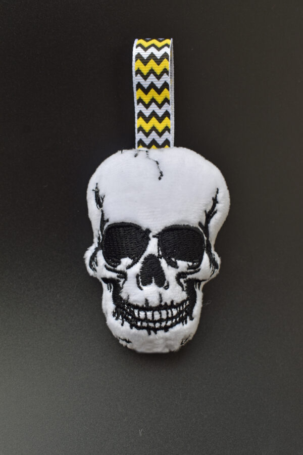 Skull Stuffie snap tab 4x4