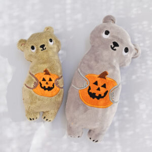 Bear holding pumpkin ITH