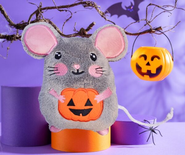 Halloween mouse holding pumpkin ITH