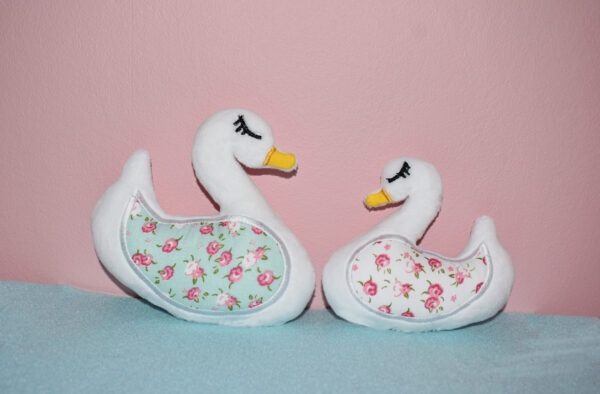 Swan Stuffie ITH