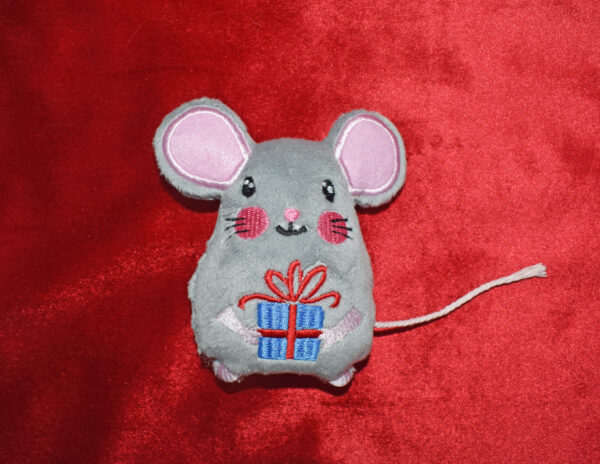 Mouse holding gift Stuffie ITH